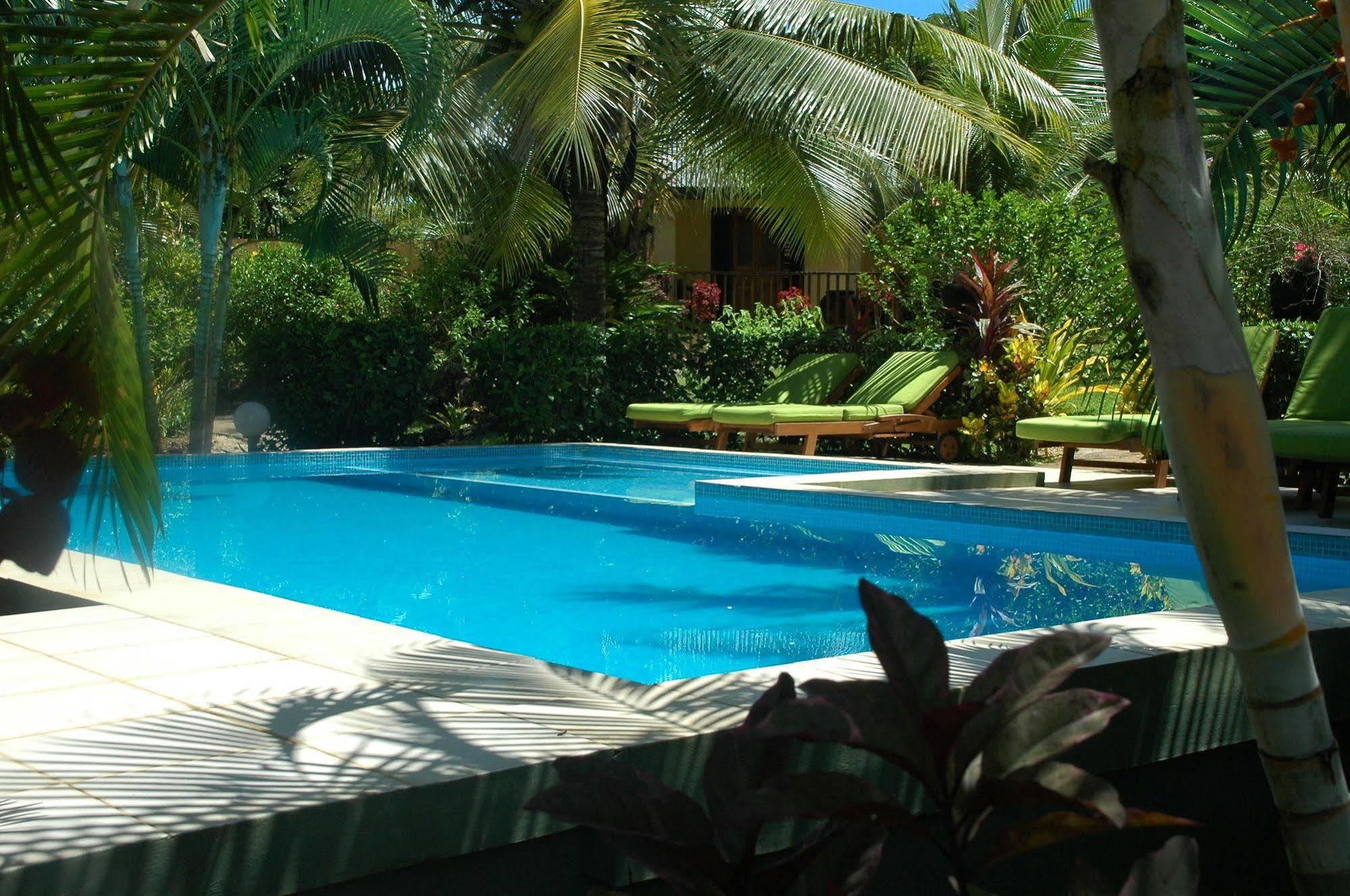Mangoes Resort (Adults Only) Порт-Вила Экстерьер фото